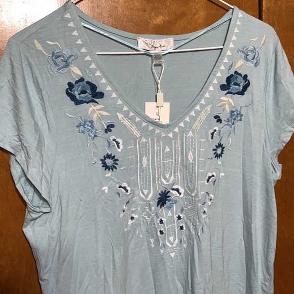 🆕 CUPIO SIGNATURE- Baby Blue , Embroidery Around Neckline Short Sleeve Shirt - Picture 2 of 10